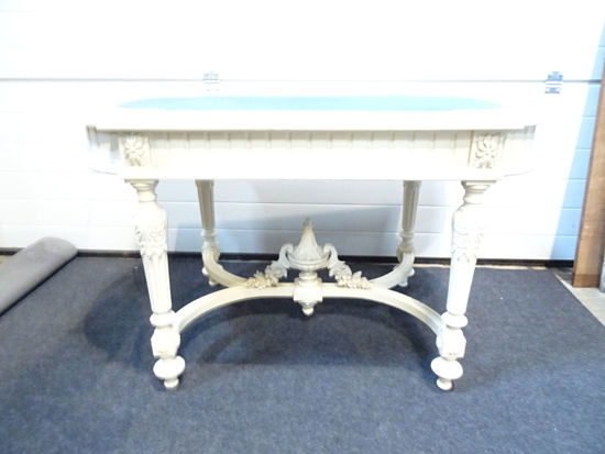 Picture of table laquée de style louis 16